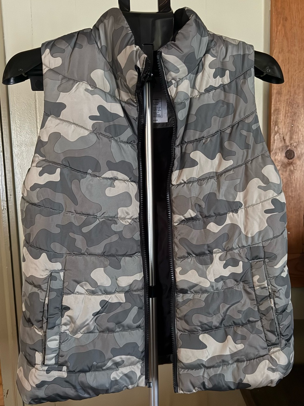 GAP Gray Camo Quilted Puffer Vest -Small Petite- Excellent Condition #82